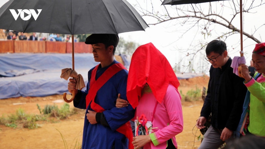 The bride-welcoming ceremony of the Giay ethnic people